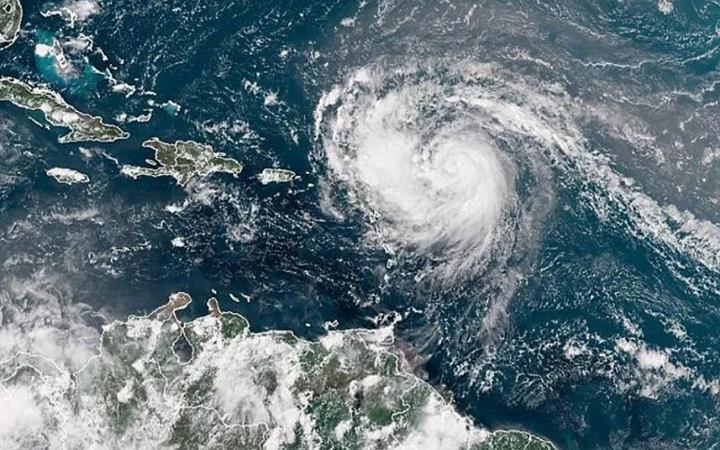 ক্যারিবিয়ান অঞ্চলের দিকে ধেয়ে আসছে শক্তিশালী ঘূর্ণিঝড়