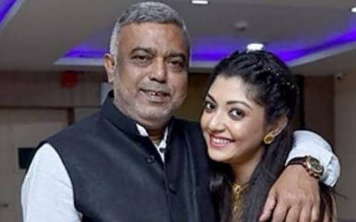 ভবিষ্যতে সুযোগ পেলে রাজনীতিতে আসতেই চাই দেবাশীষ কন্যা দেবলীনা