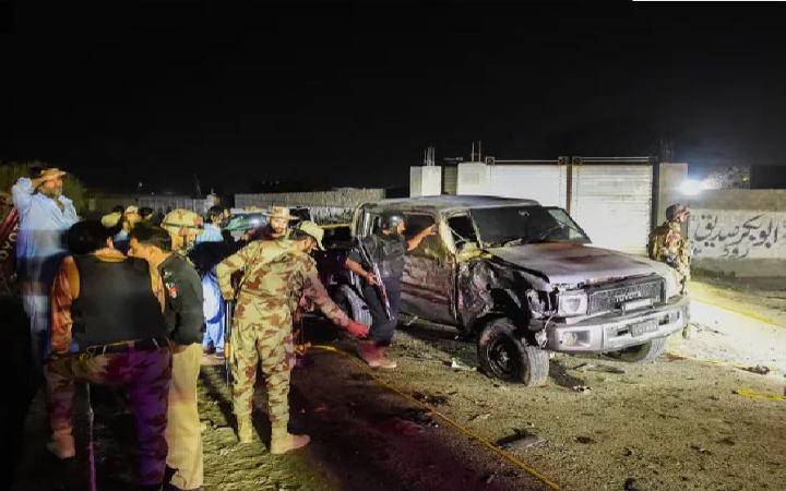 পাকিস্তানে তিন পৃথক সন্ত্রাসী হামলায় সেনাসহ নিহত ২২