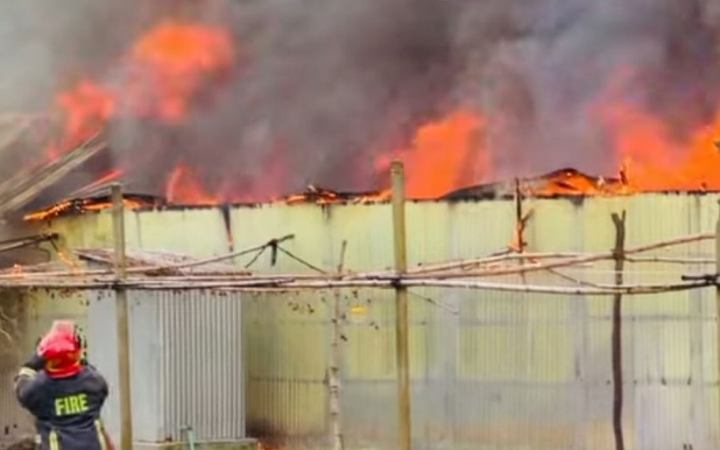 গাজীপুরে টিনশেড মার্কেটে আগুন