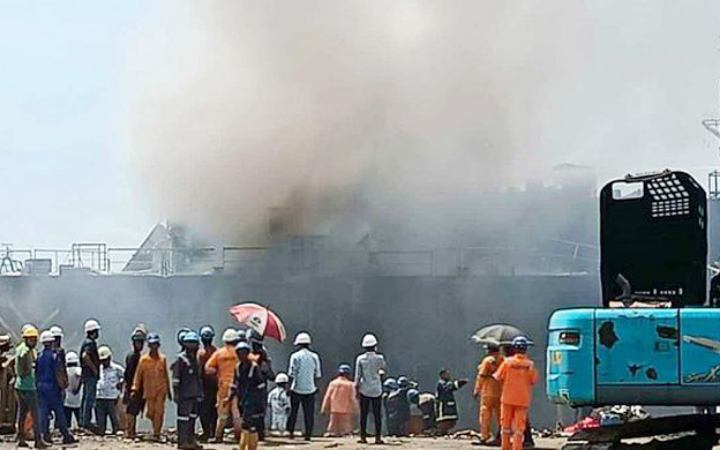 চট্টগ্রামে সীতাকুণ্ডে শিপইয়ার্ডে আগুন, দগ্ধ ৮