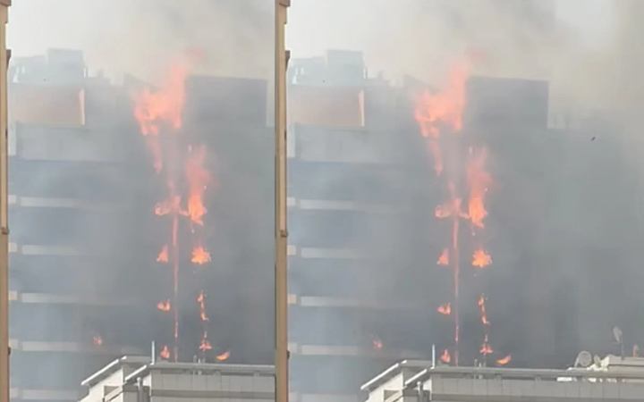 দুুবাইয়ে বহুতল ভবনে আগুন