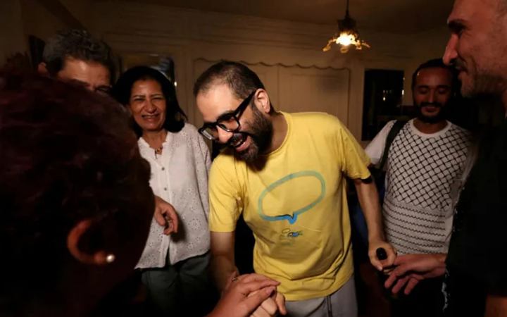 মিসরের প্রেসিডেন্টের ক্ষমায় কারামুক্ত মানবাধিকারকর্মী আলা আবদেল ফাত্তাহ