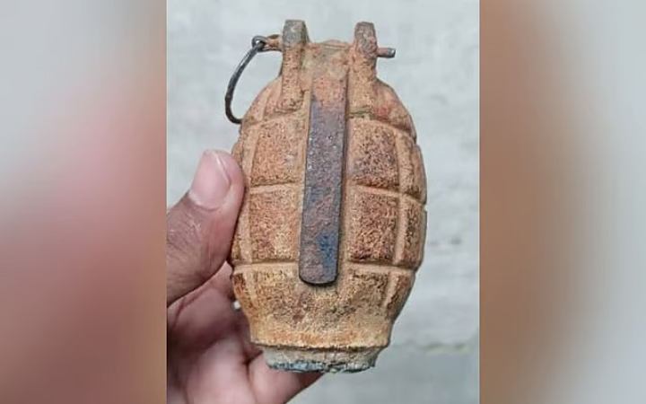 বালুচরে অবিস্ফোরিত গ্রেনেড উদ্ধার