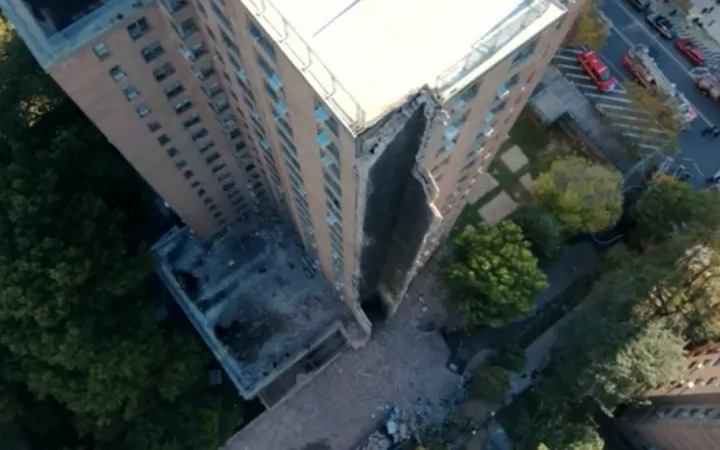 বিস্ফোরণের শব্দের পর নিউইয়র্কে ধসে পড়ল ভবন