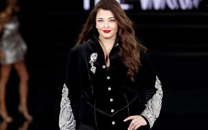 প্যারিস ফ্যাশন উইকে ঐশ্বরিয়ার ঝলক