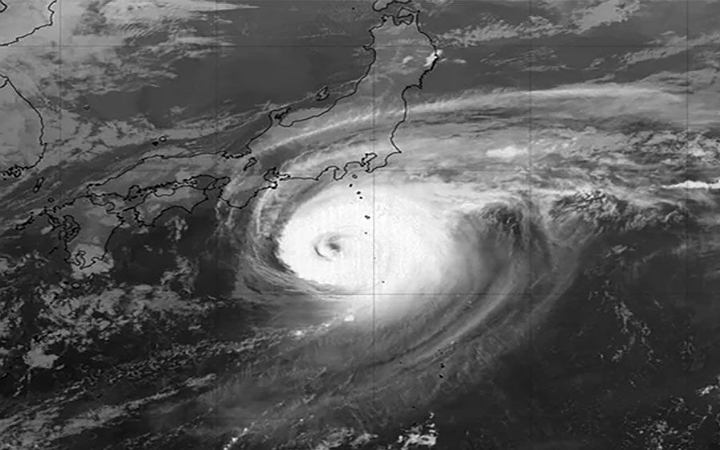 ভয়ঙ্কর এক টাইফুনের কবলে জাপান, সতর্কতা জারি