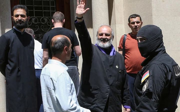 রাজনীতিতে হস্তক্ষেপের অভিযোগে আর্মেনিয়ায় ৬ ধর্মগুরু গ্রেপ্তার