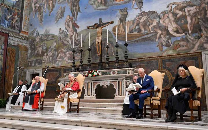 ৫০০ বছর পর প্রথমবারের মতো একসঙ্গে প্রার্থনা করলেন পোপ ও ব্রিটিশ রাজা