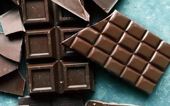 জেনে নিন রাতে ডার্ক চকোলেট খেলে কী হয়?