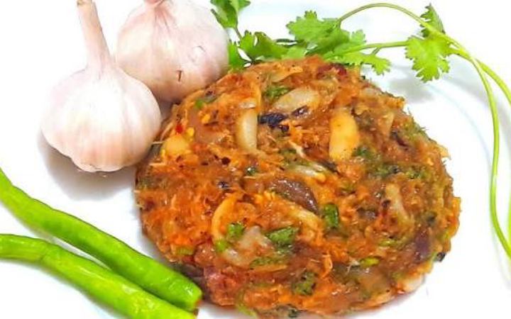 রেসিপি : ঝাঁঝালো স্বাদে ভরপুর রসুনের ভর্তা