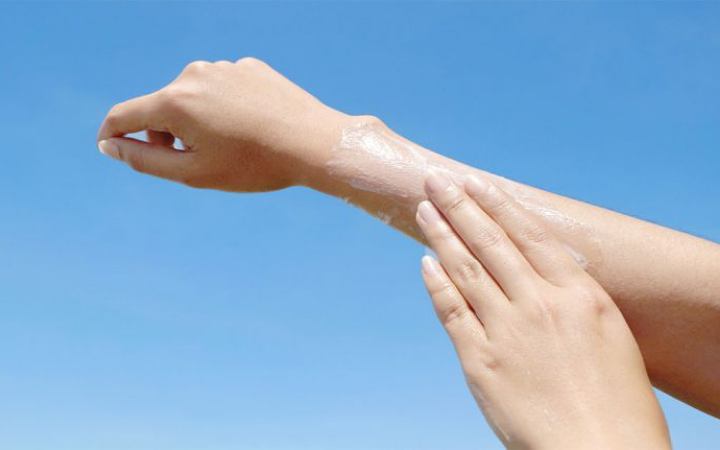 জেনে নিন হাত-পা রোদে কালো হলে যা করবেন