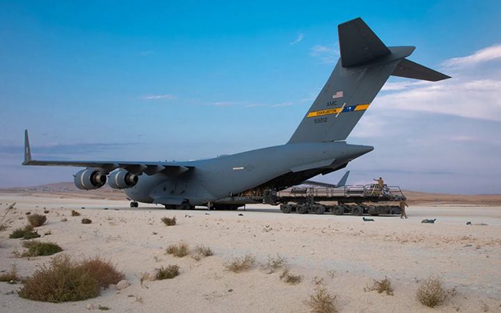 সেনা প্রত্যাহারের ঘোষণার মাঝেই সিরিয়ায় নামলো অস্ত্র বোঝাই মার্কিন কার্গো বিমান