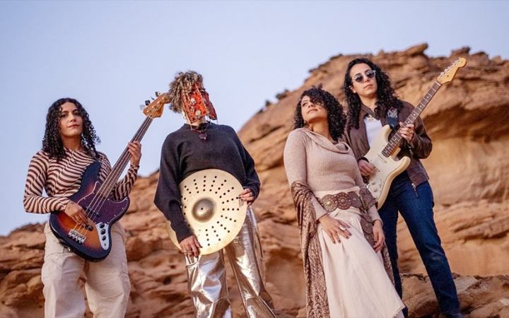 নেচে গেয়ে ইউরোপ মাতাচ্ছে সৌদির একমাত্র নারী ব্যান্ড দল