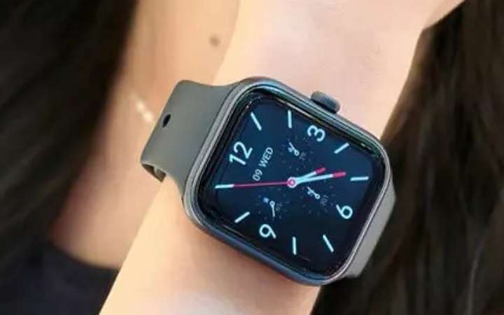 এই স্মার্টওয়াচ একবার চার্জে চলবে ৩৩ দিন