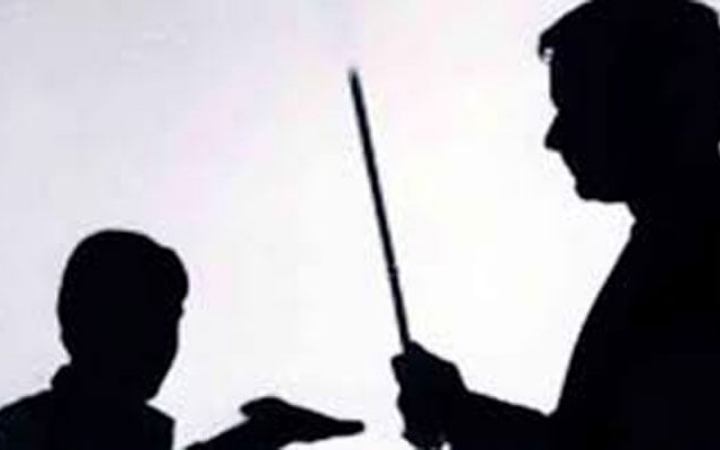 অনলাইন প্রতারকদের জন্য বেত্রাঘাতের শাস্তি চালু হচ্ছে সিঙ্গাপুরে