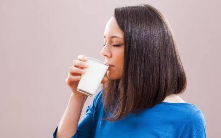 রাতে দুধ খাওয়া ভালো নাকি খারাপ