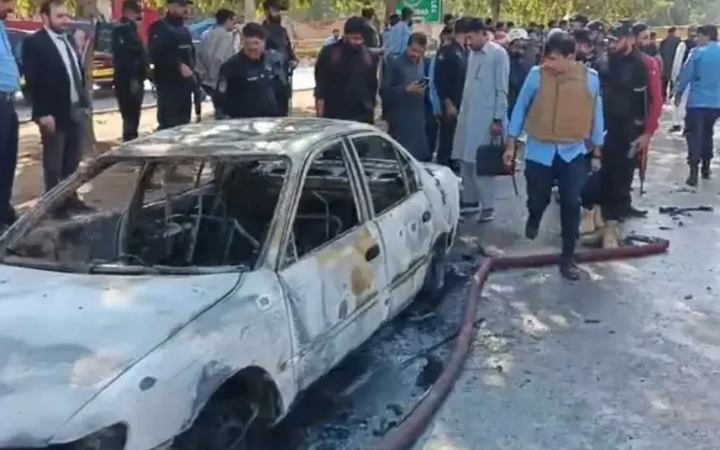 পাকিস্তানের রাজধানীতে আত্মঘাতী বিস্ফোরণ, নিহত ১২