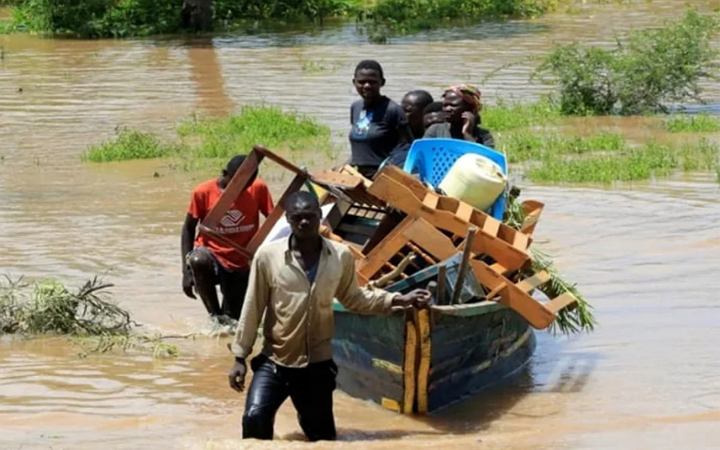 কেনিয়ায় বন্যায় হাজারো মানুষ বাস্তুচ্যুত