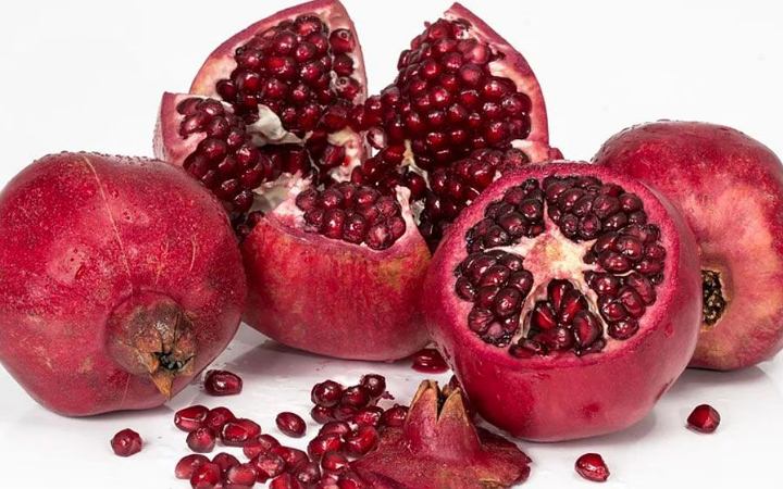 জেনে রাখুন প্রতিদিন বেদানা খেলে কী হয়