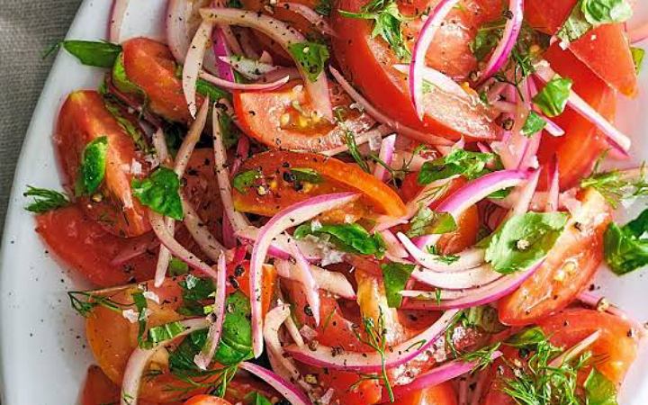 শীতে নিয়মিত টমেটো সালাদ খাওয়ার উপকারিতা