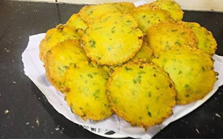 রেসিপি : ভিন্ন স্বাদে ডিমের ঝাল পোয়া পিঠা