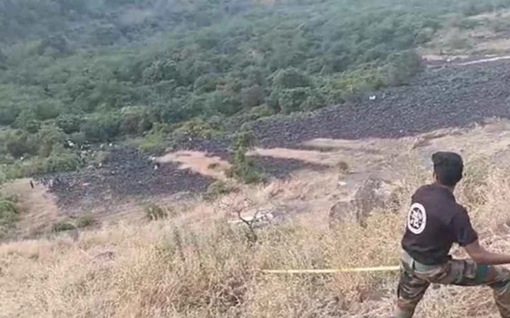 ভারতে ৬০০ ফুট খাদে গাড়ি পড়ে সকল যাত্রীর মৃত্যু