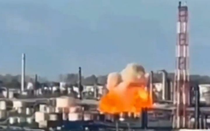 ফের রাশিয়ার তেল অবকাঠামোয় হামলা ইউক্রেনের