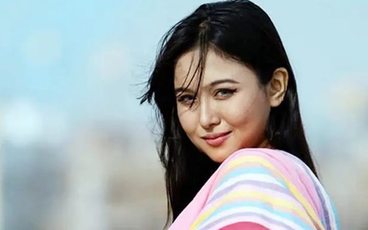 " বর্তমান সময়ে চুপ থাকাই বুদ্ধিমানের কাজ " রুকাইয়া জাহান চমক