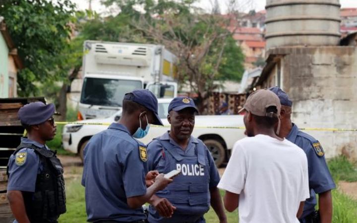 দ. আফ্রিকায় ব্যাপক গুলিবর্ষণের ঘটনায় আটক ১১
