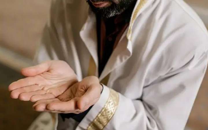 ফরজ নামাজের পর হাত তুলে দোয়া করার বিধান