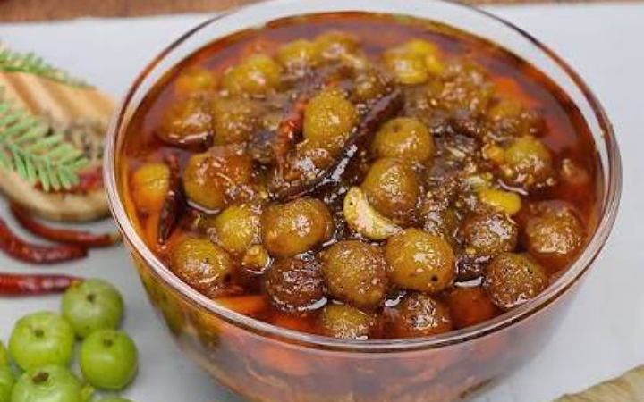 জেনে নিন শীতে আমলকির আচার খাওয়ার উপকারিতা