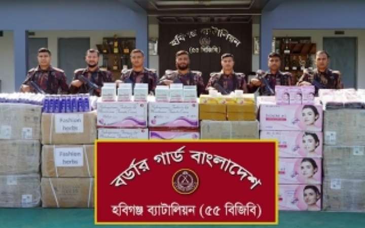 হবিগঞ্জের মাধবপুরে বালুভর্তি ট্রাক থেকে ভারতীয় কসমেটিকস ও শাড়ী জব্দ