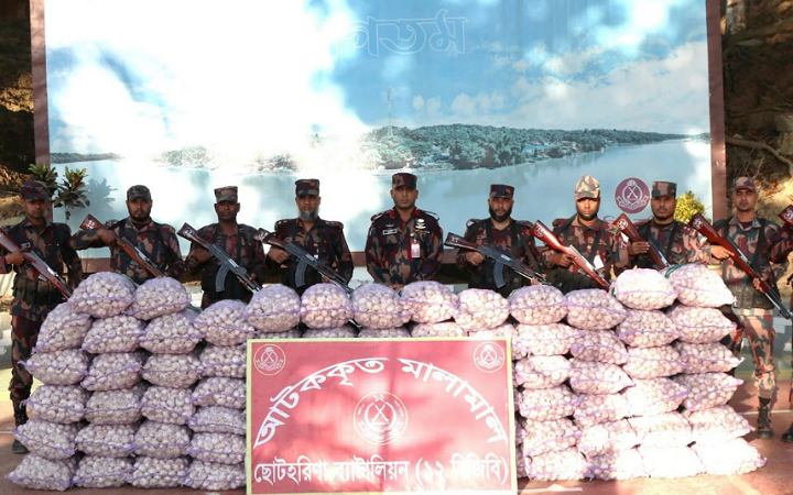 রাঙামাটি থেকে বিপুল পরিমাণ ভারতীয় রসুন জব্দ