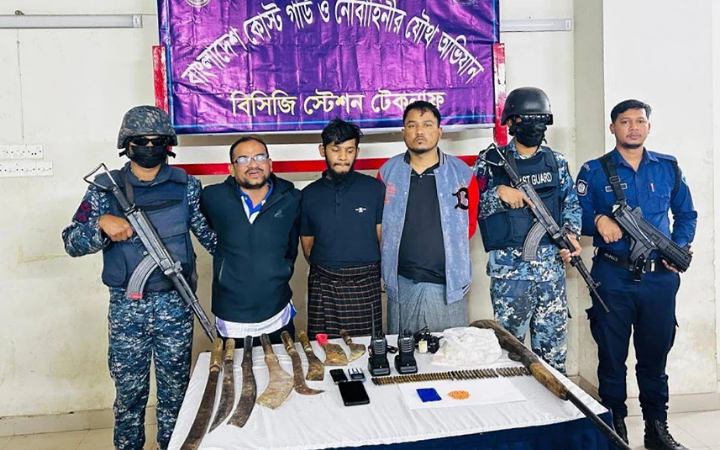 ক্রিস্টাল মেথ ও অস্ত্রসহ আটক ৩