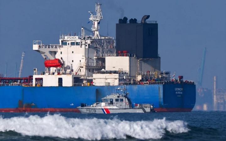 রাশিয়ার তেলবাহী জাহাজের ভারতীয় ক্যাপ্টেনকে হেফাজতে নিলো ফ্রান্স