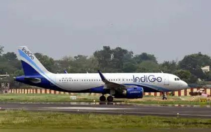 বোমাতঙ্ক, হুড়মুড় করে অবতরণ করল ভারতীয় বিমান