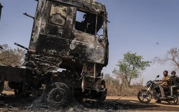 নাইজেরিয়ায় তিনদিনে ইমাম-পুরোহিতসহ ৫১ জনকে অপহরণ, নিহত ৩