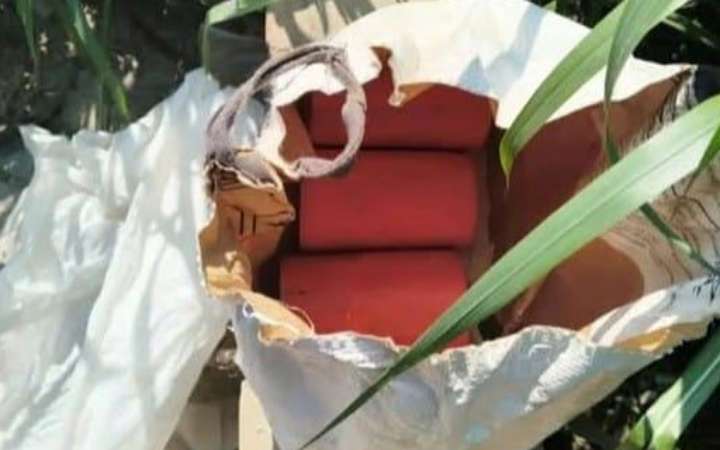 কুমারখালীতে বিএনপি প্রার্থীর অফিস থেকে ১০টি হাতবোমা উদ্ধার