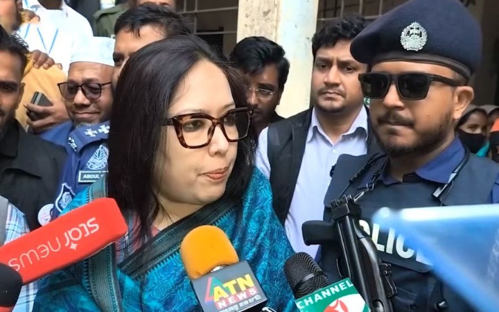 কেন্দ্র দখলের অভিযোগ রুমিন ফারহানার