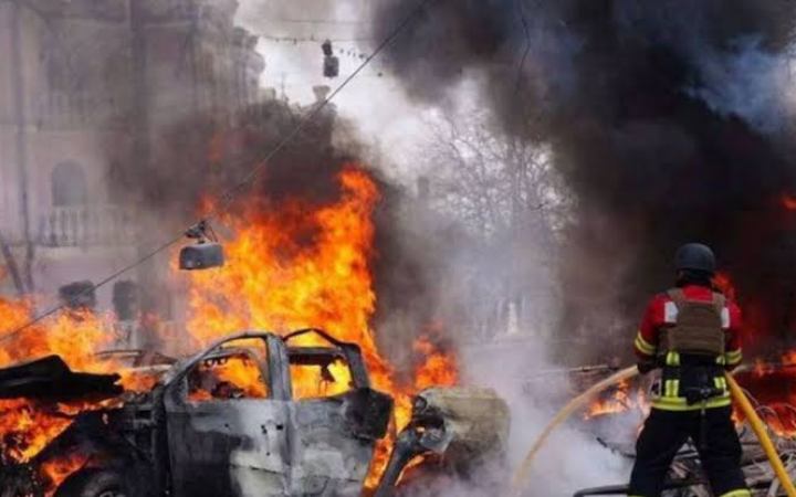 আলোচনার মধ্যেই ইউক্রেনে শতাধিক ড্রোন-ক্ষেপণাস্ত্র দিয়ে হামলা