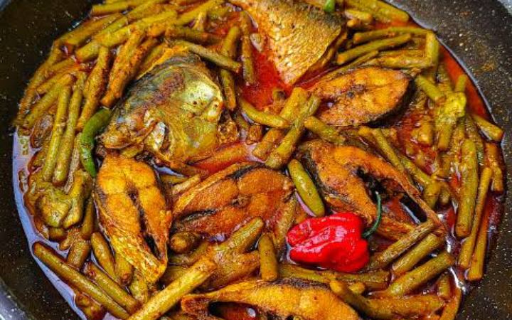 রেসিপি : কচুর লতি দিয়ে মাছের পাতোরা