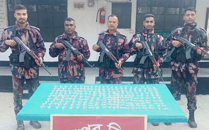 জীবননগর সীমান্ত থেকে ৫ লাখ ৪০ হাজার টাকার ডিএন কিট জব্দ