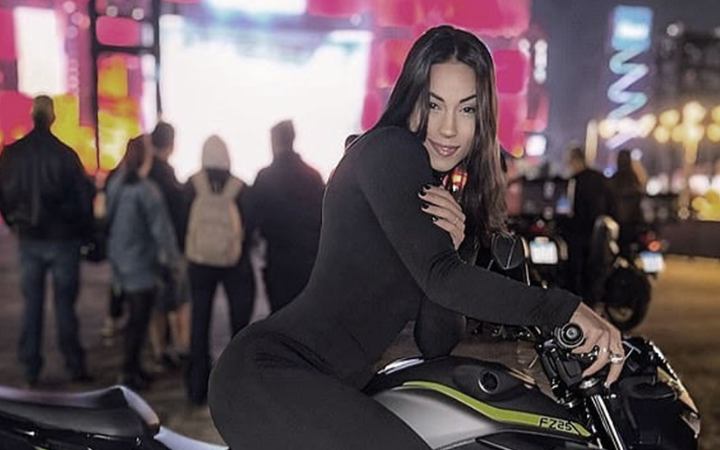 সড়ক দুর্ঘটনায় প্রাণ হারালেন লেডি বাইকার