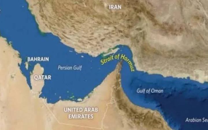 যুদ্ধের ক্ষতিপূরণে হরমুজ প্রণালিতে কর বসাবে ইরান?