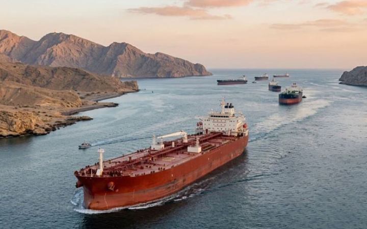 এক জাহাজেই ২০ লাখ ডলার টোল ইরানের! বাণিজ্যে কী আসছে বড় ধাক্কা