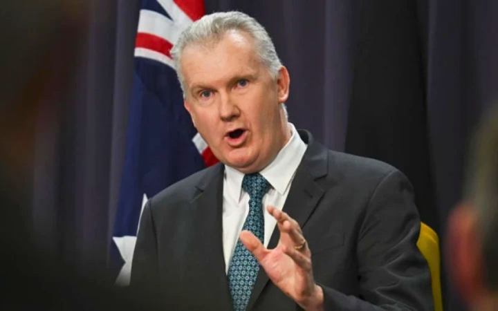 ট্যুরিস্ট ভিসায় ইরানিদের প্রবেশে অস্ট্রেলিয়ার সাময়িক নিষেধাজ্ঞা