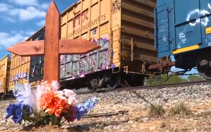 যুক্তরাষ্ট্রের মিসিসিপিতে ট্রেন-ভ্যানের সংঘর্ষে নিহত ৫