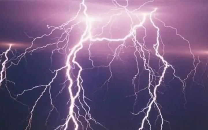 হতিয়ায় বজ্রপাতে কিশোরের মৃত্যু