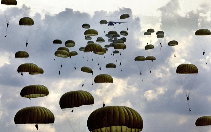 মধ্যপ্রাচ্যে হাজার হাজার মার্কিন প্যারাট্রুপার, ‘খারগ দ্বীপ’ কি হাতছাড়া হচ্ছে ইরানের